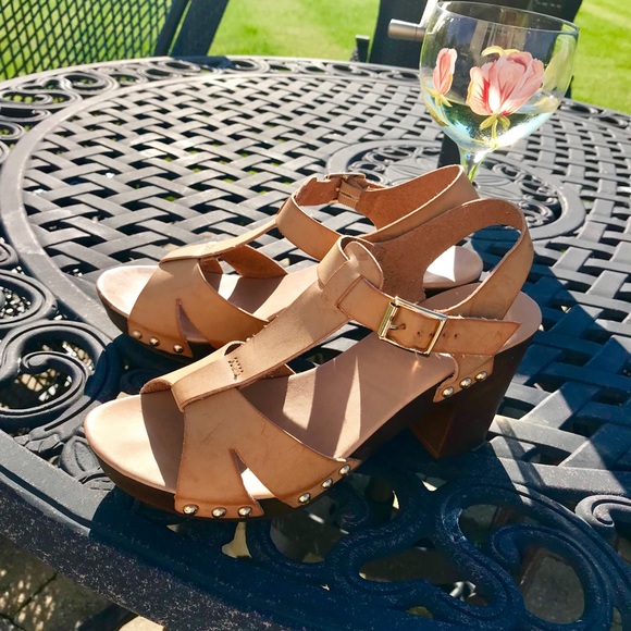 Shoes - SOLD!Francesca’s Chunky Heel Sandals